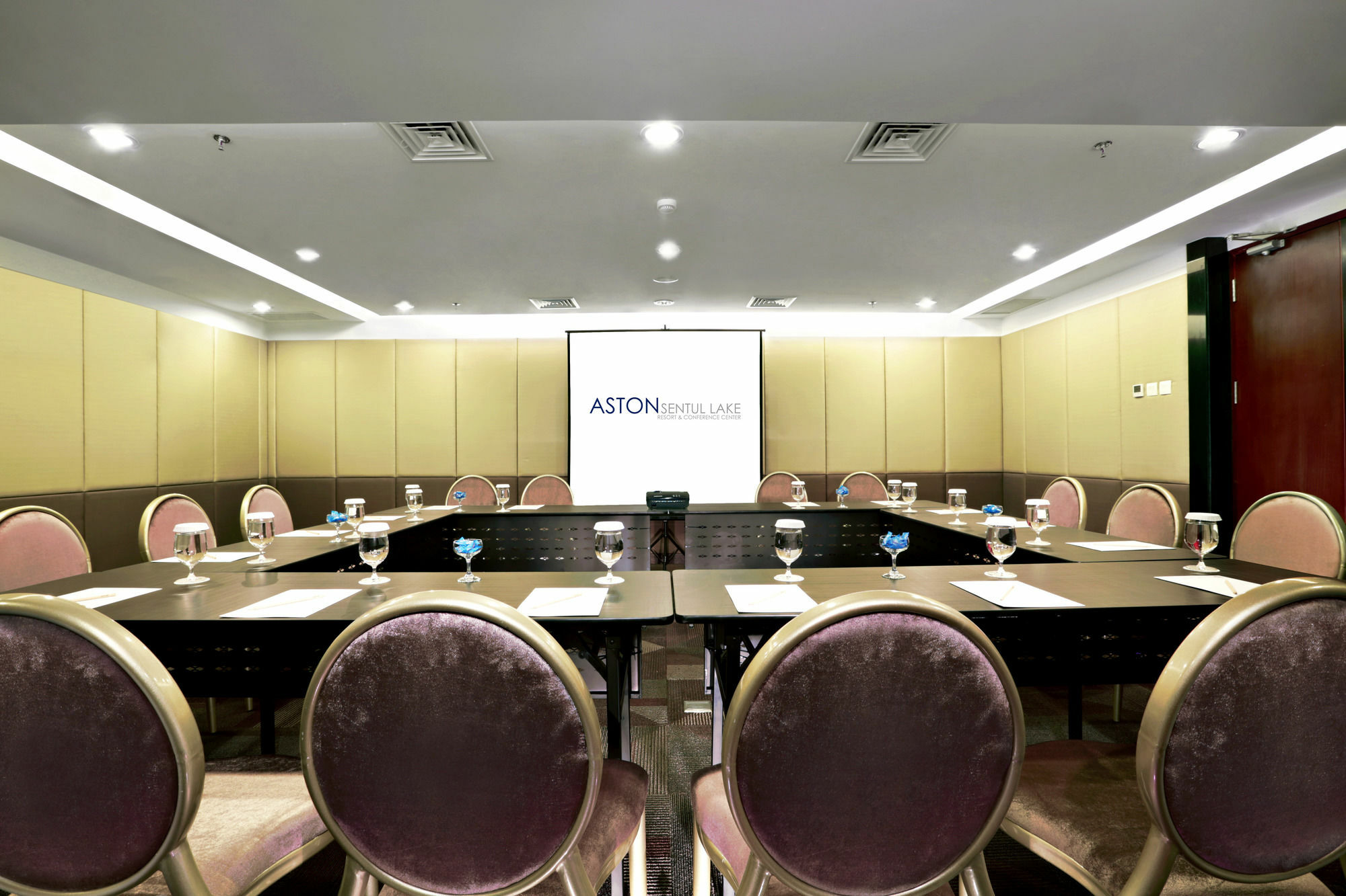 Aston Sentul Lake Resort & Conference Center Bogor Exteriör bild